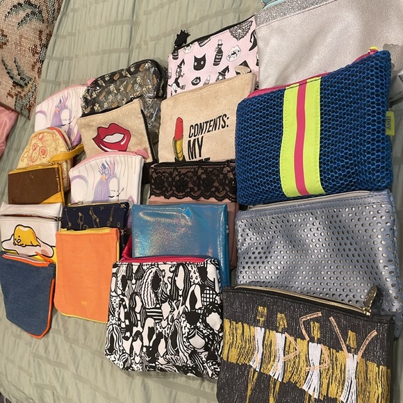 Lot of 20 Ipsy GlamBag Makeup bags and samples included - Picture 3 of 3